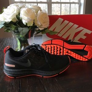 Women’s Size 7.5 Black/Orange Nike Zoom Sneakers